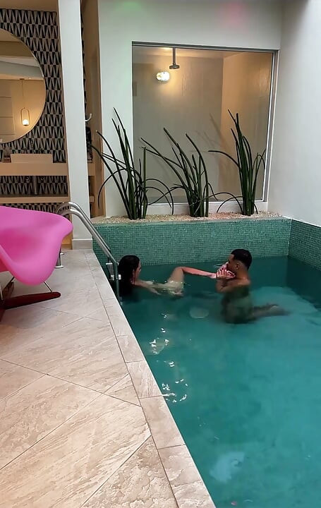 Airnya hangat dan begitu juga tubuh kami