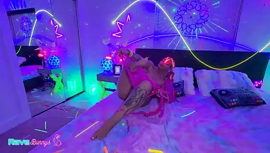 Rave vixen chanel luxx koca sikli dj tarafından amını mahvediyor!
