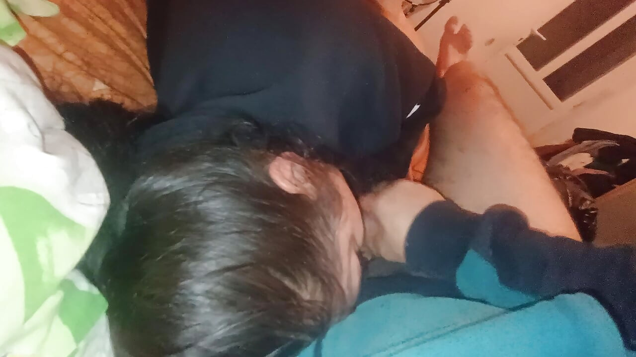 Jeg kommer hjem og fyller munnen med sæd