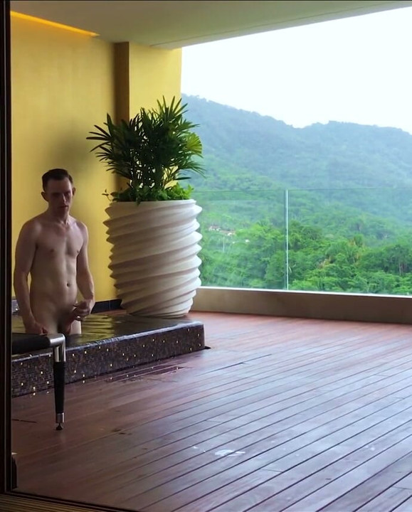 Distracție în jacuzzi!