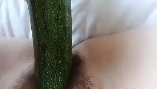 Egyptian girl putting cucumber in hot pussy