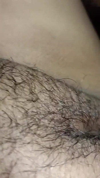Detik menawan dari video seks "Desi xxx seks India xxx gaya doggy"