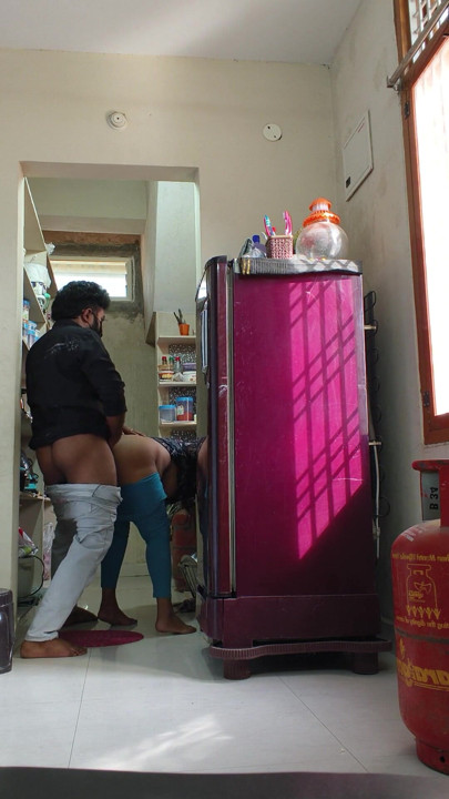 Desi girl ko kichen me chodha | Clip 1