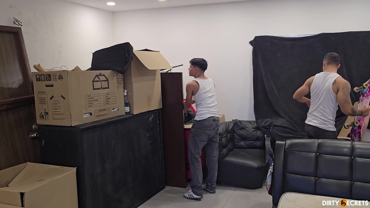 Lil timy和leo wild帮我搬家，最后我们玩了一次的热辣3P