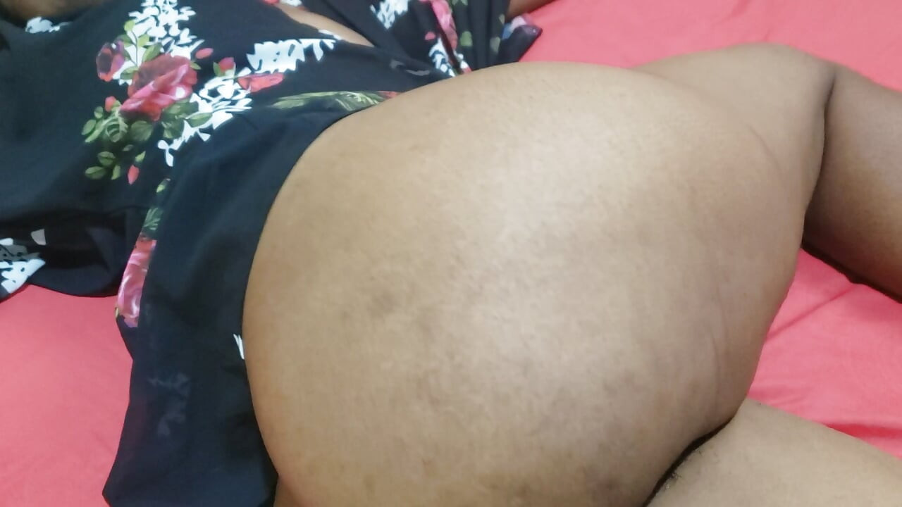 Ibu tiri berpantat besar dikongkek dalam pantat untuk menyimpan rahsianya