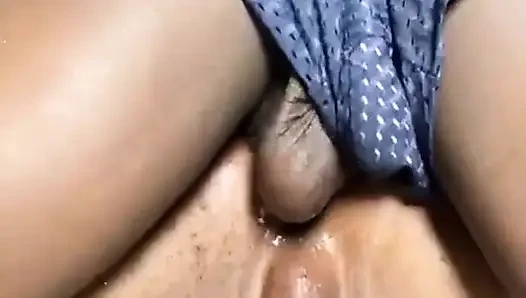 Bir partide tanıştığım oğlanları çekici buldum. Eve birlikte geldik ve arabayla geldik