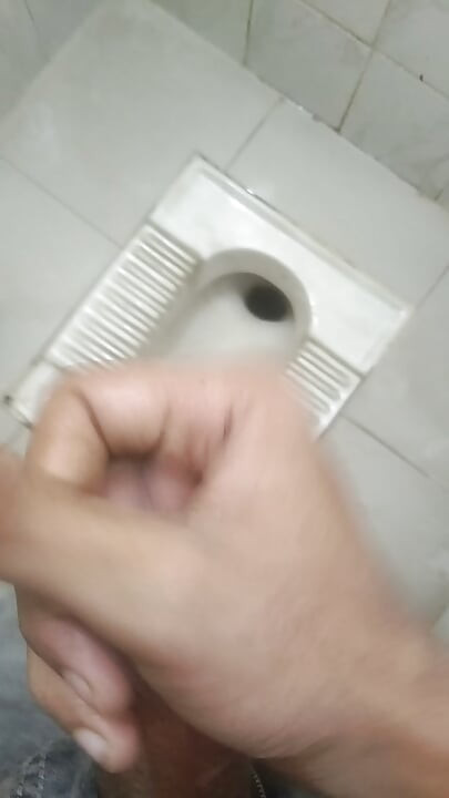 رفتم دستشویی دفتر و خودمو کتک زدم