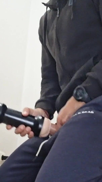 Arkadaşının evinde riskli fleshlight sikişi - büyük sert yarak ve anal oyun - içeri riskli boşalma | Klip 1