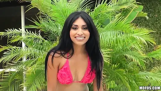 Rekaman seks cewek semok latina candy martinez lagi asik main biliar sambil pamer pantat bahenolnya sebelum dicrot di muka