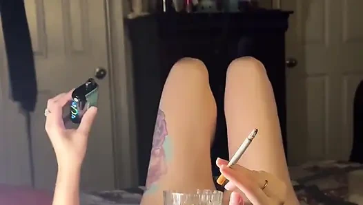 Şehvetli sigara fetişi mastürbasyonu