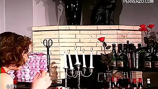 İki arkadaş kendilerini yumurtayla kapatıyorlar