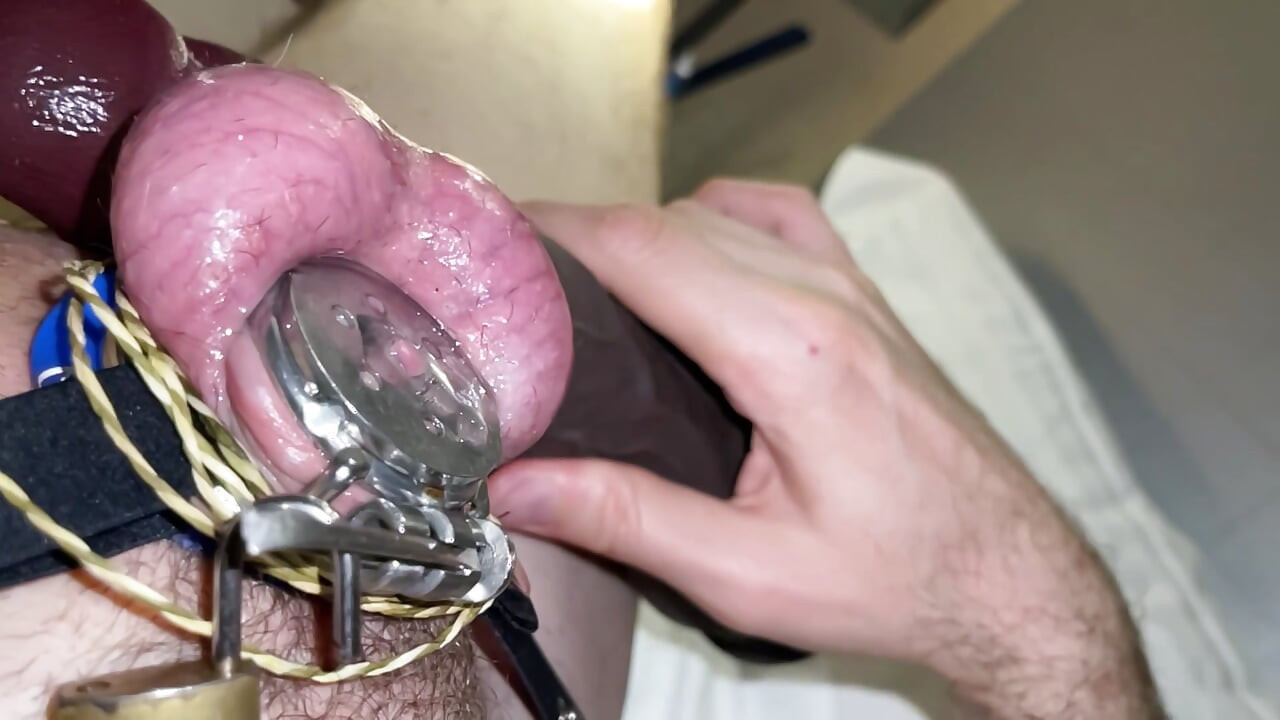 Flat Metal Cage Ball Plapping and Ballbusting