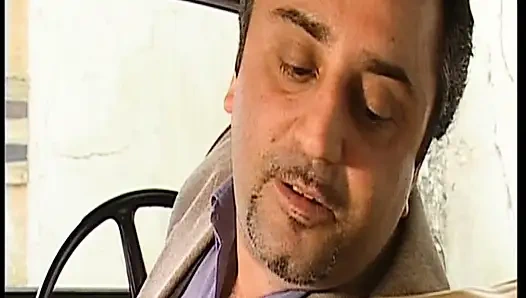 Büyük götlü sarışın Alman orta yaşlı seksi kadın gavat vintage'ta anal seks yapıyor