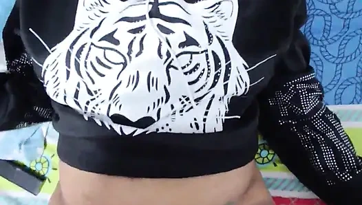 Мне грустно, нет соседа молодого, все очень старые, и я нанял этого молодого мужчину, чтобы трахнуть это Рождество 2023