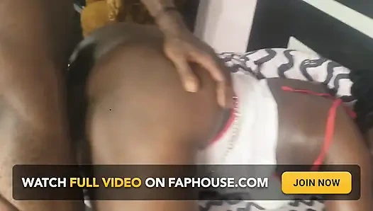 Afrikalı hemşire büyük zenci alıyor