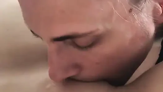Pacarku nggak mau jilat memek becekku