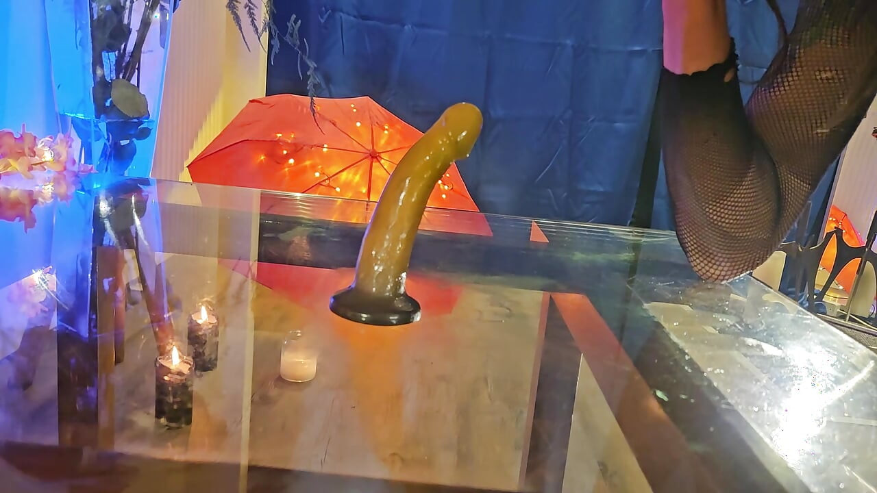 良い女のようにマスターのために自分自身を弄ぶ!