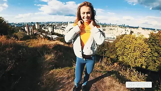 Model kebugaran mesum nyepong kontol dan dicrot di mulut