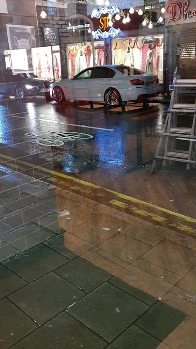 Awek Lubnan bertudung berkongkek di kedai pakaian
