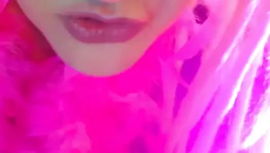 Komm auf meine hand und schlüpfe es wie eine kleine sissy-schlampe