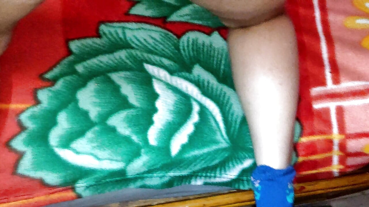 gand bhut tight hai bhabhi. ungli bhi nahi gai gand me