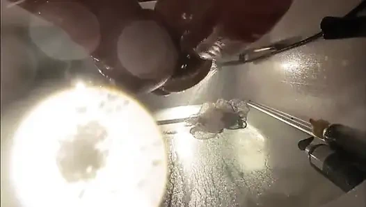 Вебкамера под ванной сводной сестры. Мокрая киска после секса с бойфрендом