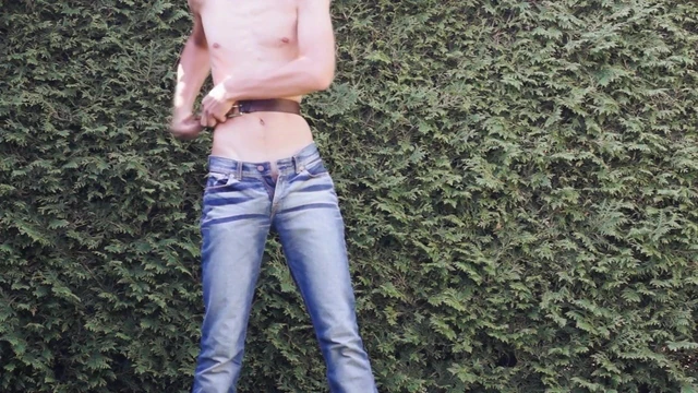 Public masturbation in Levi's 546 jeans