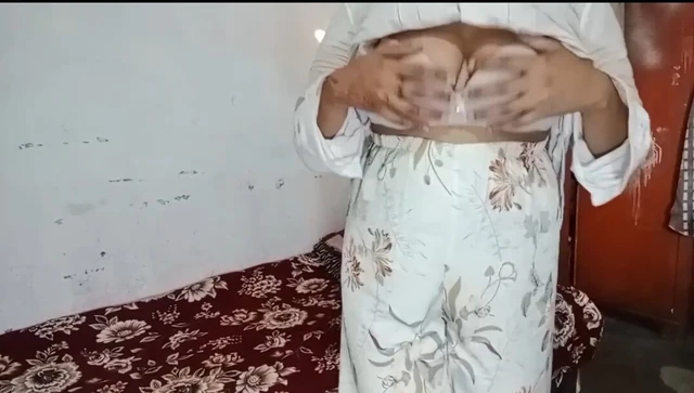 hot aunty seduce  servant when she is alone