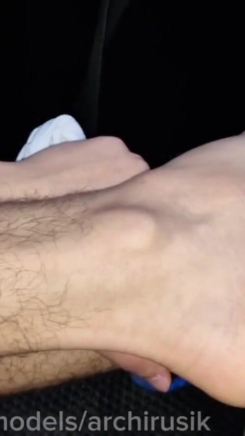 A stranger fucked me hard on the side of the road without a condom and gave me a lot of cum | Clip 2
