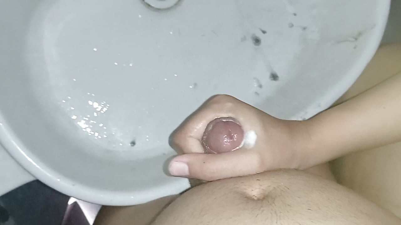 Suami asli & istri lagi asik berbagi momen mesra di kamar mandi (18+)