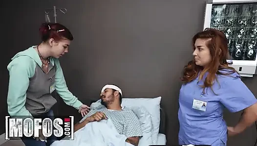 Mofos - hemşire Chloe Copper hastasına tam olarak planlandığı zaman biten ateşli bir muayene yapıyor