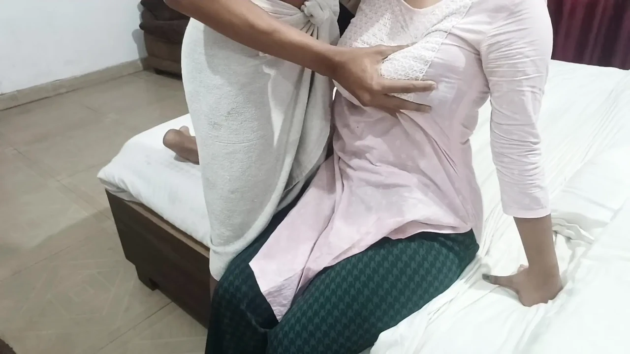 Super HOTEL HOUSEKEEPING! Latin girl with a big Gand, Sehelyaa by the guest For Extra Tip