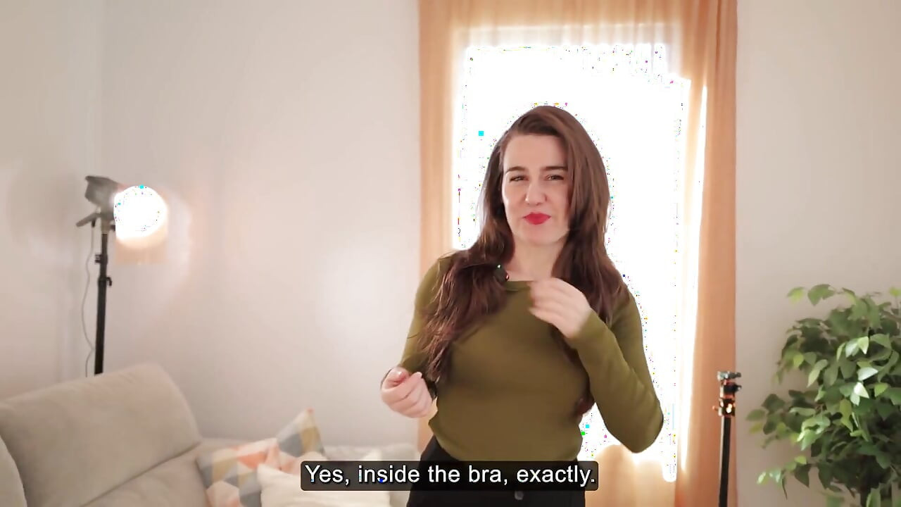 Lorena ek porn kasting men dikhaee deti hai, bina yah jane ki use kaimramain ko chodna hoga