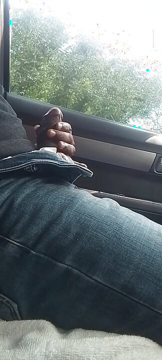Offentlig sex i bil med öppen väg