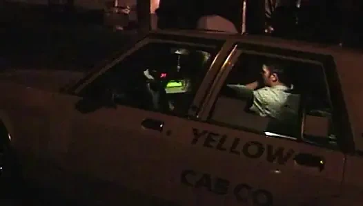 Versaute Taxifahrt mit heißer Blondine