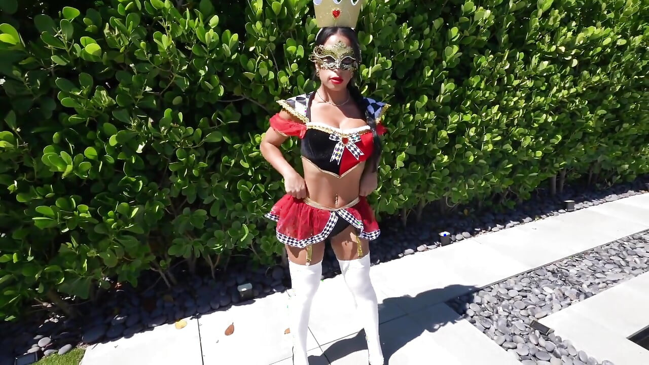 Queen of Hearts Misslexa Gets Her Pussy Creampied
