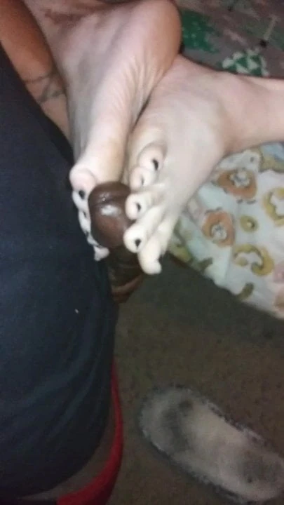 Big feet footjob