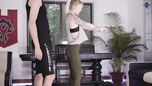 Тренировка с тренером закончилась большим хуем в моей заднице. Карнели Банди