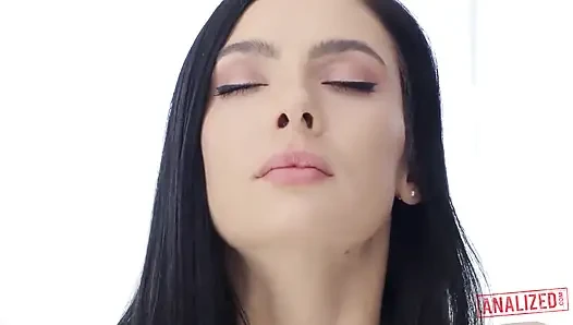 Татуированную Marley Brinx анально трахнули из Деррика Пирса
