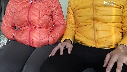 Yaşlı üvey anne bakire üvey oğluna hayatının ilk elle muamelesini yapıyor.