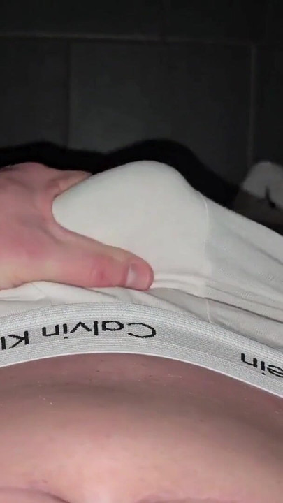 ドイツのマスターがディープフェラを命じる...白いカルバンが倒れて...チンコが滴る音 | クリップ 1