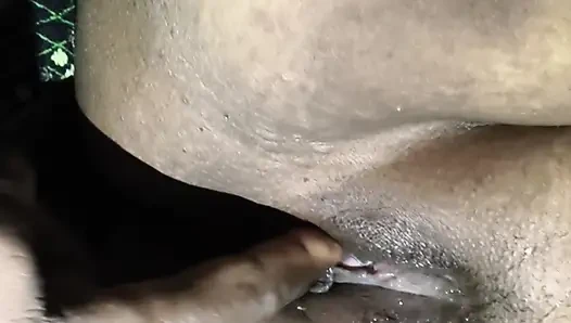 Water fell into the pussy when she put a finger in her pussy.