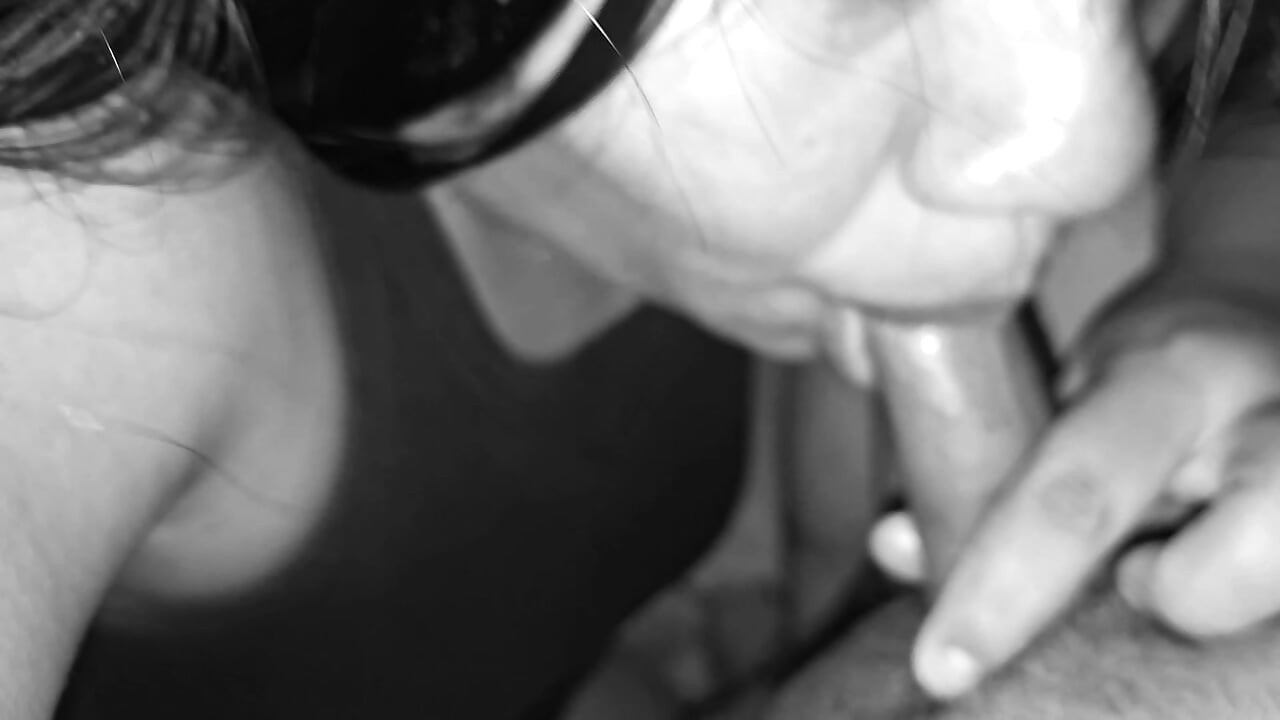 The beautiful Paola Rios doing oral
