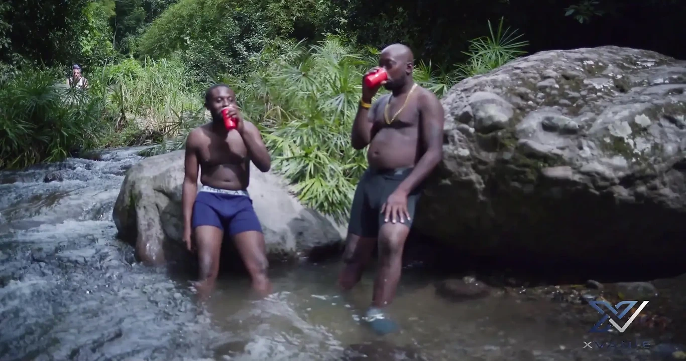 Khách du lịch bị 2 con cu đen đút xuống