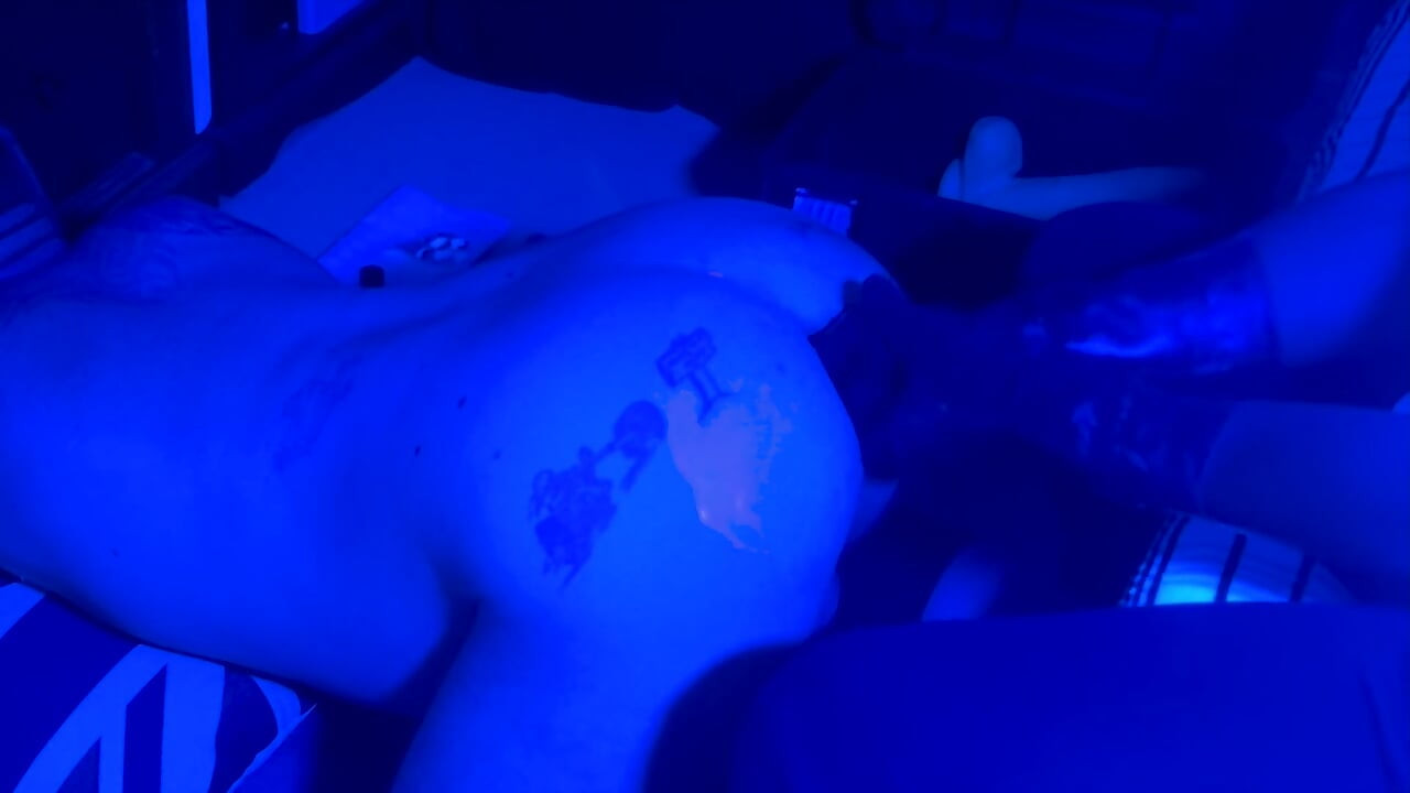 Sujo fisting escuro