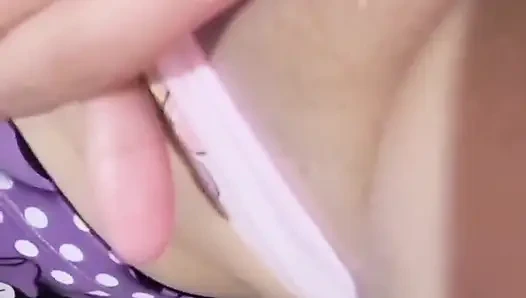 Gadis dengan pantat bahenol ini lagi asik masturbasi sampai muncrat