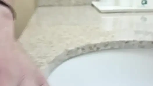 Amature milf fucked in hotel bathroom by bwc and cumshot creampied
