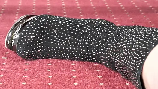 Gadis-gadis hot dengan toket besar lagi asik nyepong dan ngentot kontol besar