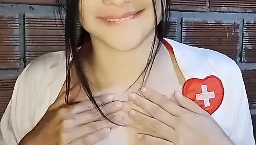 Baldızımı mastürbasyon yaparken görüyorum ve sonra lezzetli bir şekilde sikişiyoruz