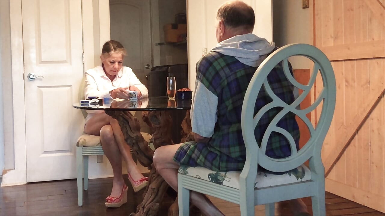 Amelies Strip Poker Part 1